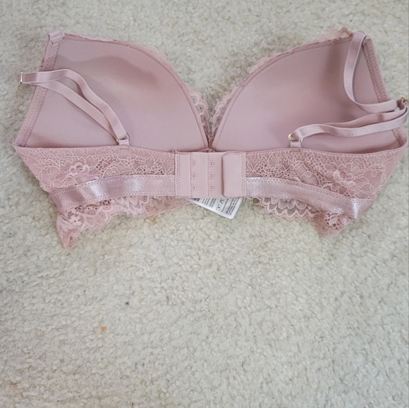 Bra never worn size 32C - Picture 2 of 2
